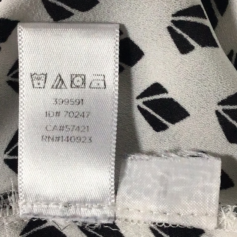 ‼️MOVING‼️ LOFT Flutter Sleeve Blouse Top. Sz. Medium. Black & White EUC - Picture 5 of 7